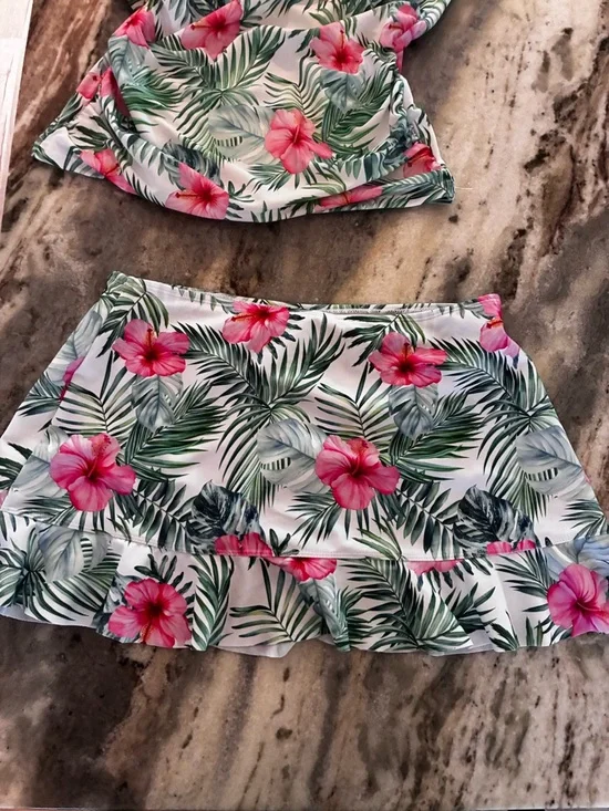 $98 NWT Nicole miller Tropical Pink Hibiscus Two-Piece Tankini Set, medium - Picture 4 of 8